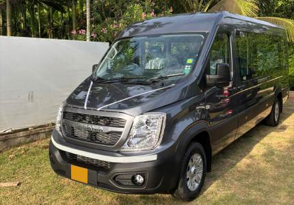 Force Urbania 17 Seater