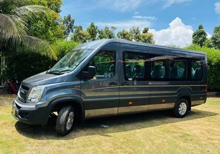 Force Urbania 17 Seater